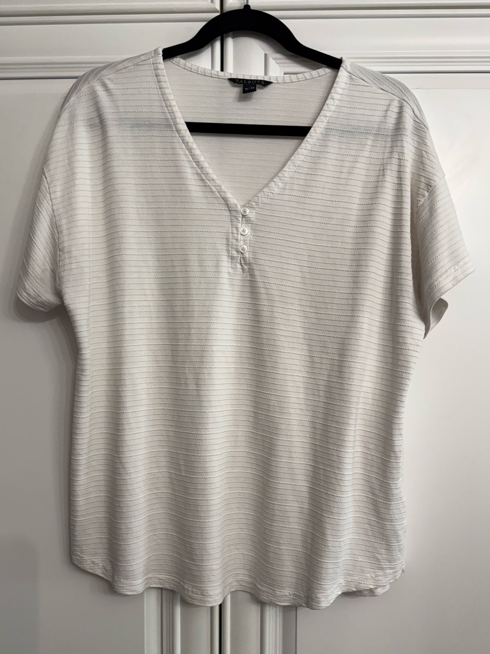 Talbots Size XL White Short Sleeve Textured/Ribbed V-Neck Top Summer Casual